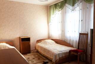 Гостиница Гостиница Элен Shchuchyn Двухместный номер с 2 отдельными кроватями и ванной комнатой-4